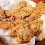 Ces accras de morue sont une recette familiale transmise par mon père, inspirée de la cuisine portugaise. Simples à faire et pleins de goût !