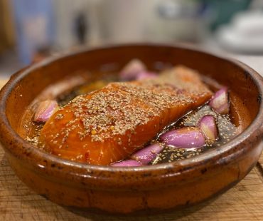 Marinade asiatique maison sucrée-salée à l’érable, ail et gingembre, parfaite pour poulet, saumon, tofu ou légumes grillés