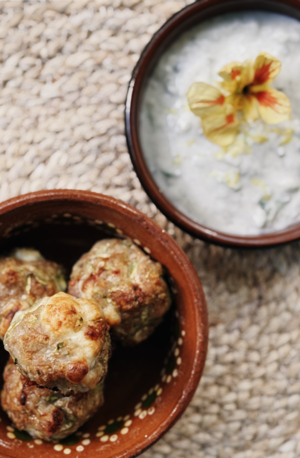 Boulettes de poulet à la grecque & sauce tzatziki maison